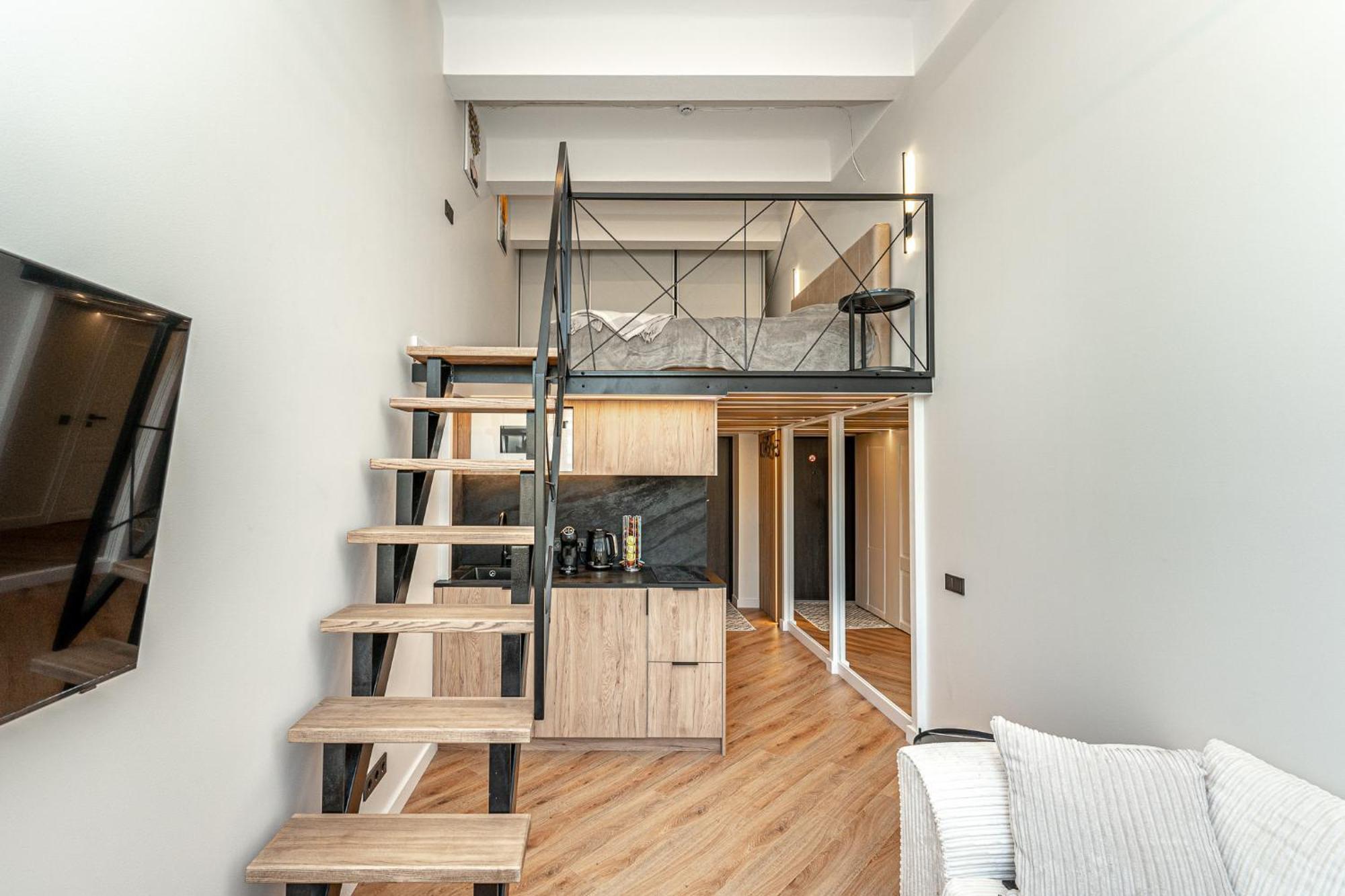 Cozy Loft In Center